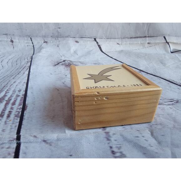 Vintage Handmade Nativity Box from Spain 1984 Christmas Ornament - Picture 5 of 7